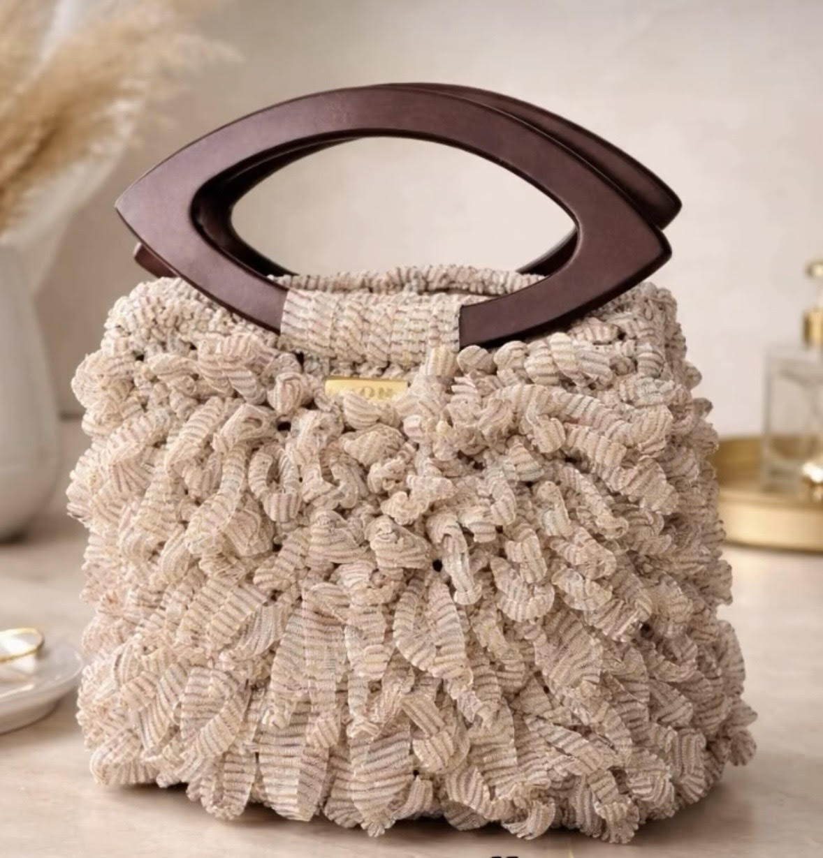Sac en macramé avec anses en bois de L'ADN l'art des nœuds