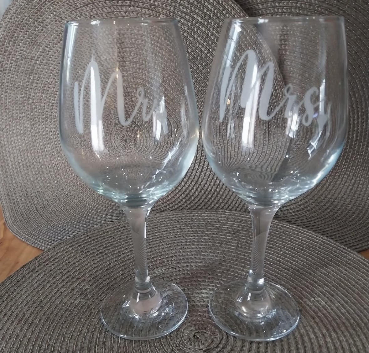 Paire de verres à vin gravés "Mr" et "Mrs" par Nat'créa verre